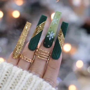 Christmas Coffin sparkle in green snow
