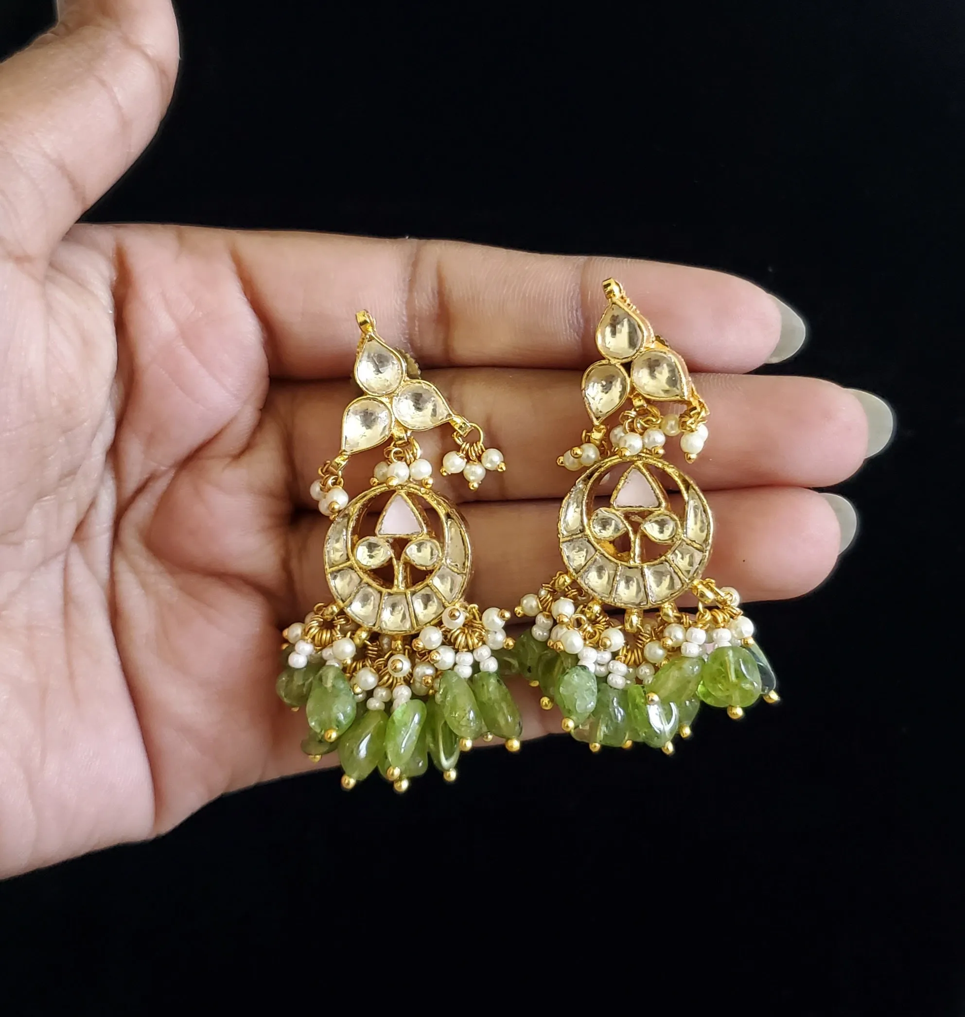 Contemporary Mid Length Maala With Pachi Kundan Earrings