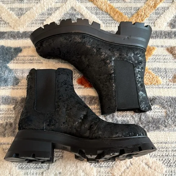 DKNY Sasha Lug Chelsea Boot Black NWOT