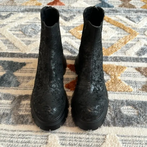 DKNY Sasha Lug Chelsea Boot Black NWOT
