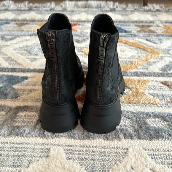 DKNY Sasha Lug Chelsea Boot Black NWOT