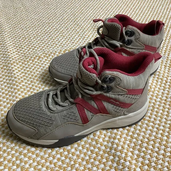 Eddie Bauer hiking men’s sneakers size 6.5Wide. NWT