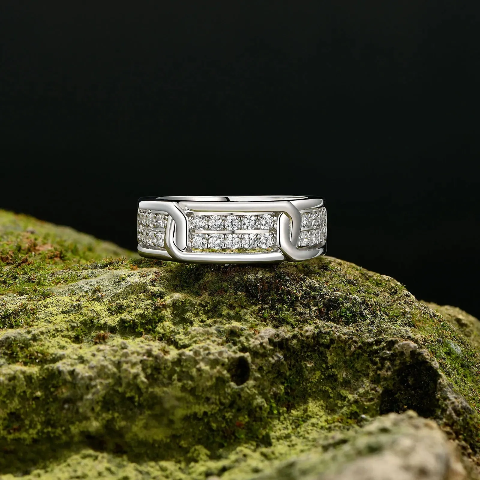 Elegant Round Diamond Men's Wedding Band
