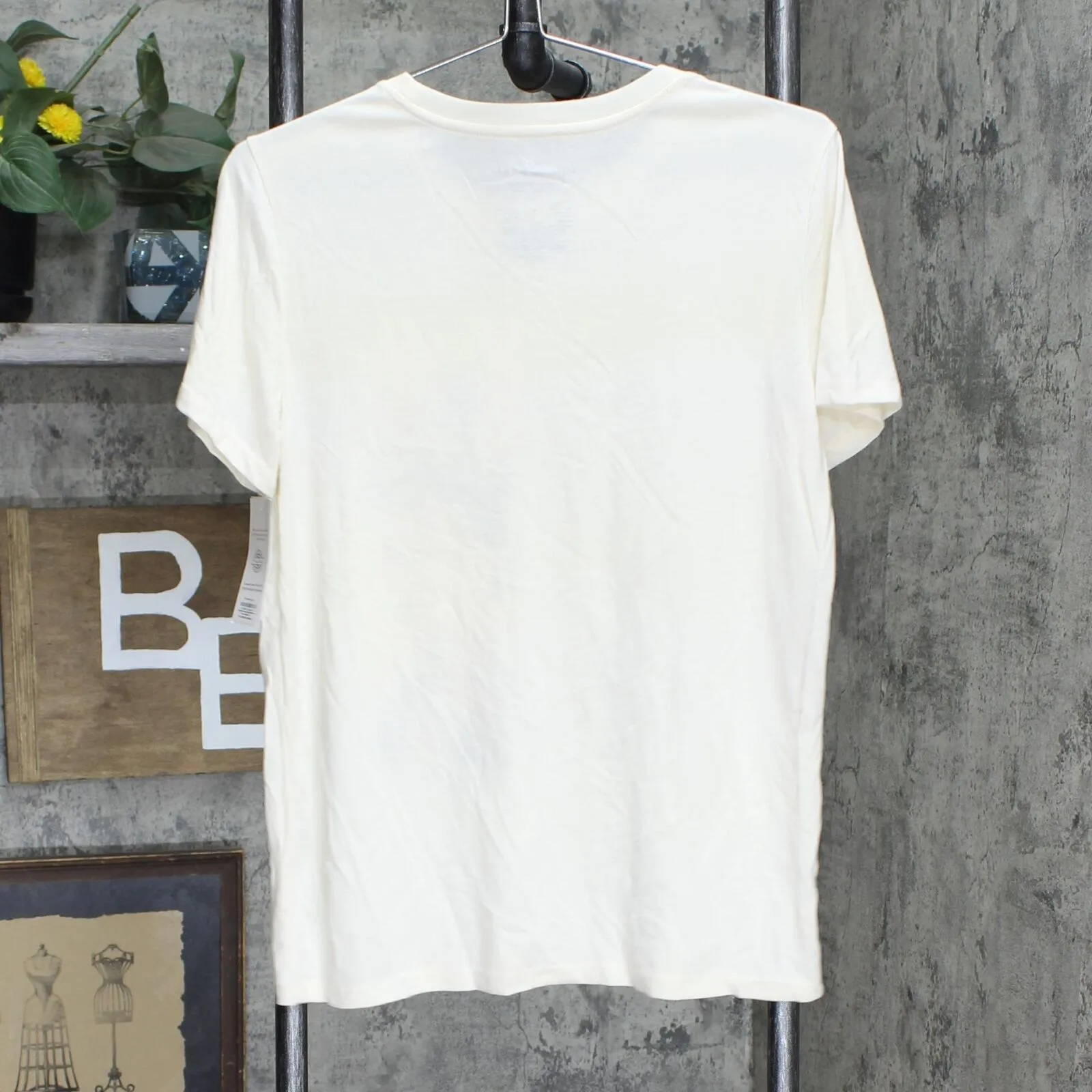 Frida Kahlo Women's Short Sleeve Graphic T-Shirt (Juniors') Cream Ivory L
