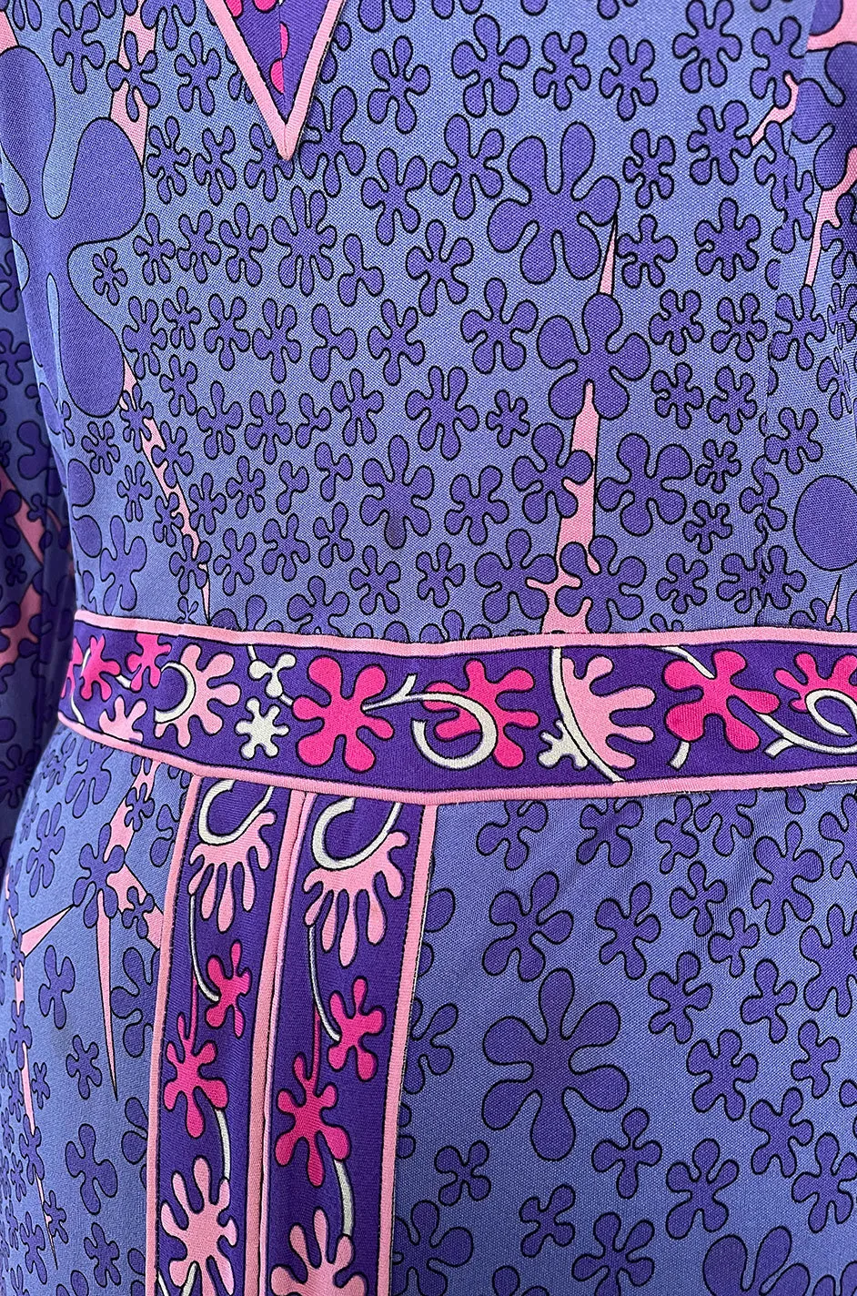 Gorgeous 1960s Bessi Light Purple & Pink Printed Silk Jersey Dress w V Neck & Slit Front