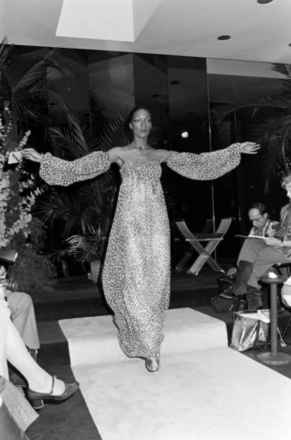 Gorgeous Spring 1977 Givenchy Runway  Ad Campaign Strapless Purple Silk Chiffon Dress