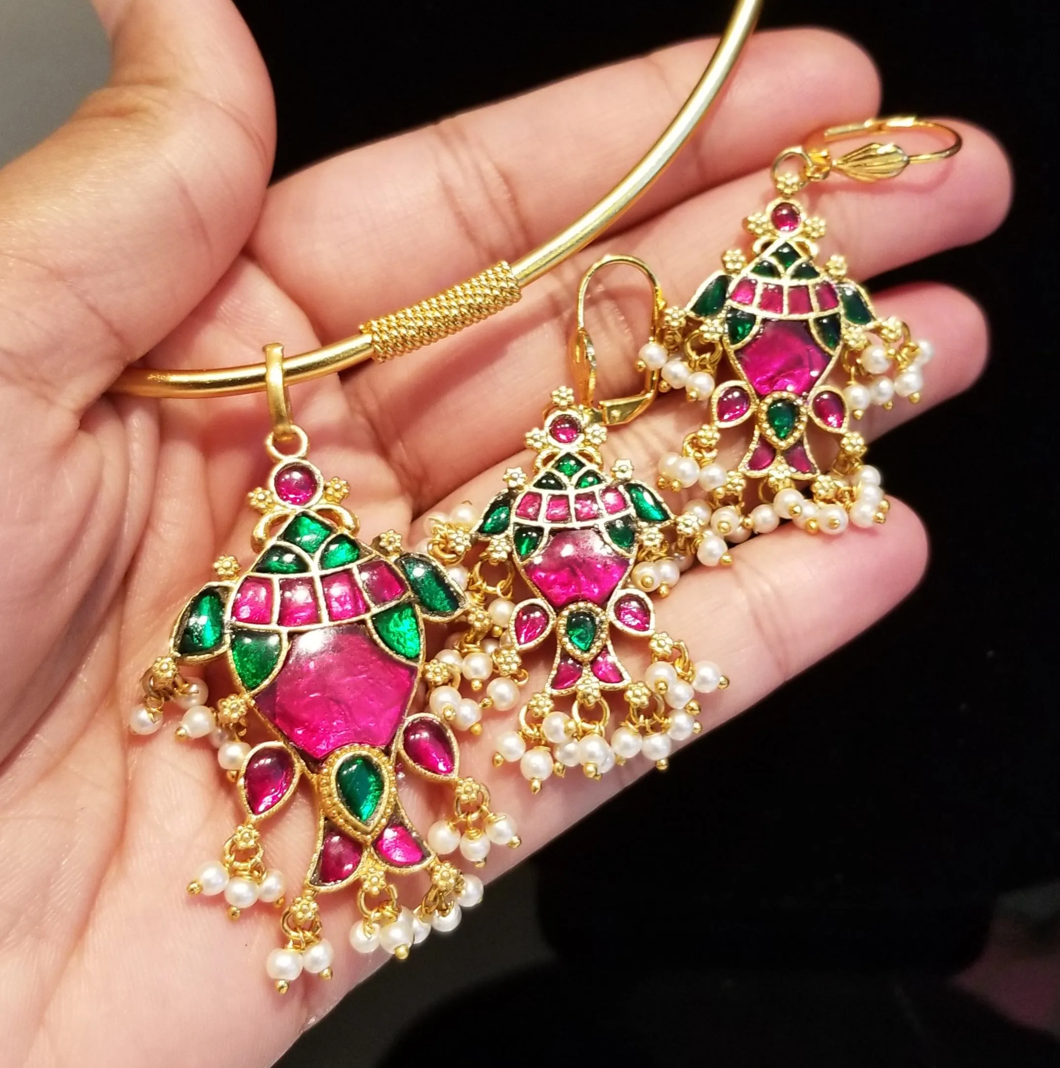 Jadau Kundan Fish Design Pendant Set With Hasli Chain