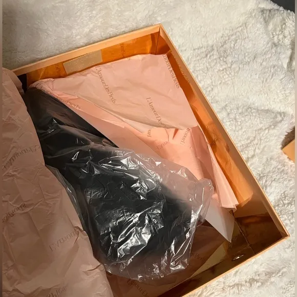 New In Box L’Amour De Pied Jokul Size 9M - Black