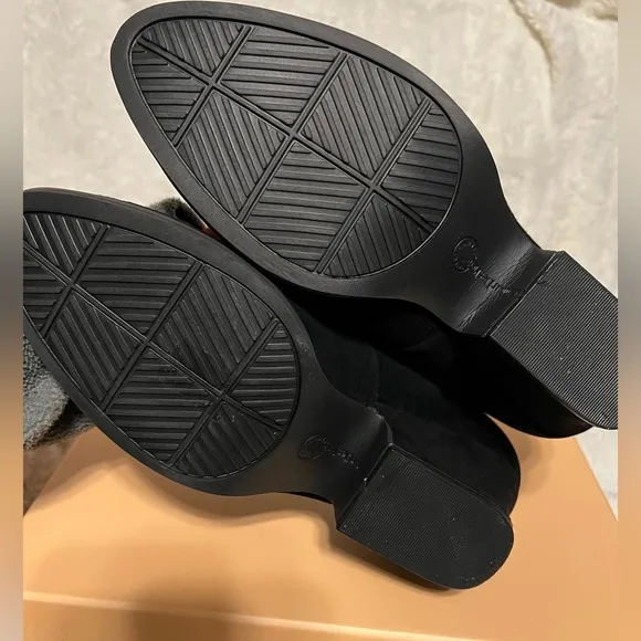 New In Box L’Amour De Pied Jokul Size 9M - Black