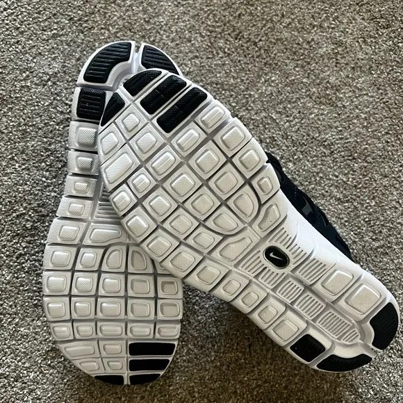 NIKE Free Run 2 Sneakers NWOT