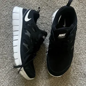 NIKE Free Run 2 Sneakers NWOT