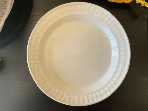 Set of 4 white 10” dinner plate