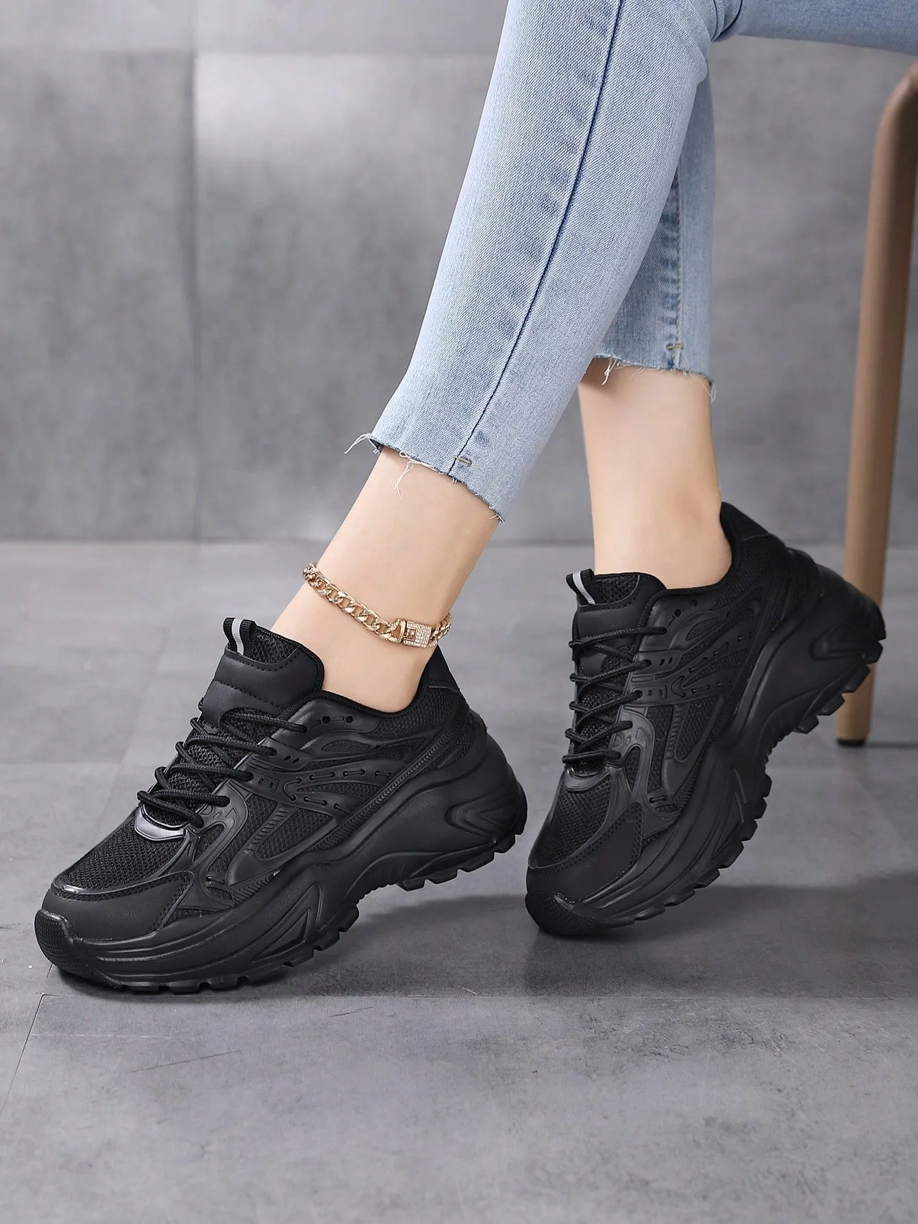 Simple Front Tie Thick Sole Sneakers