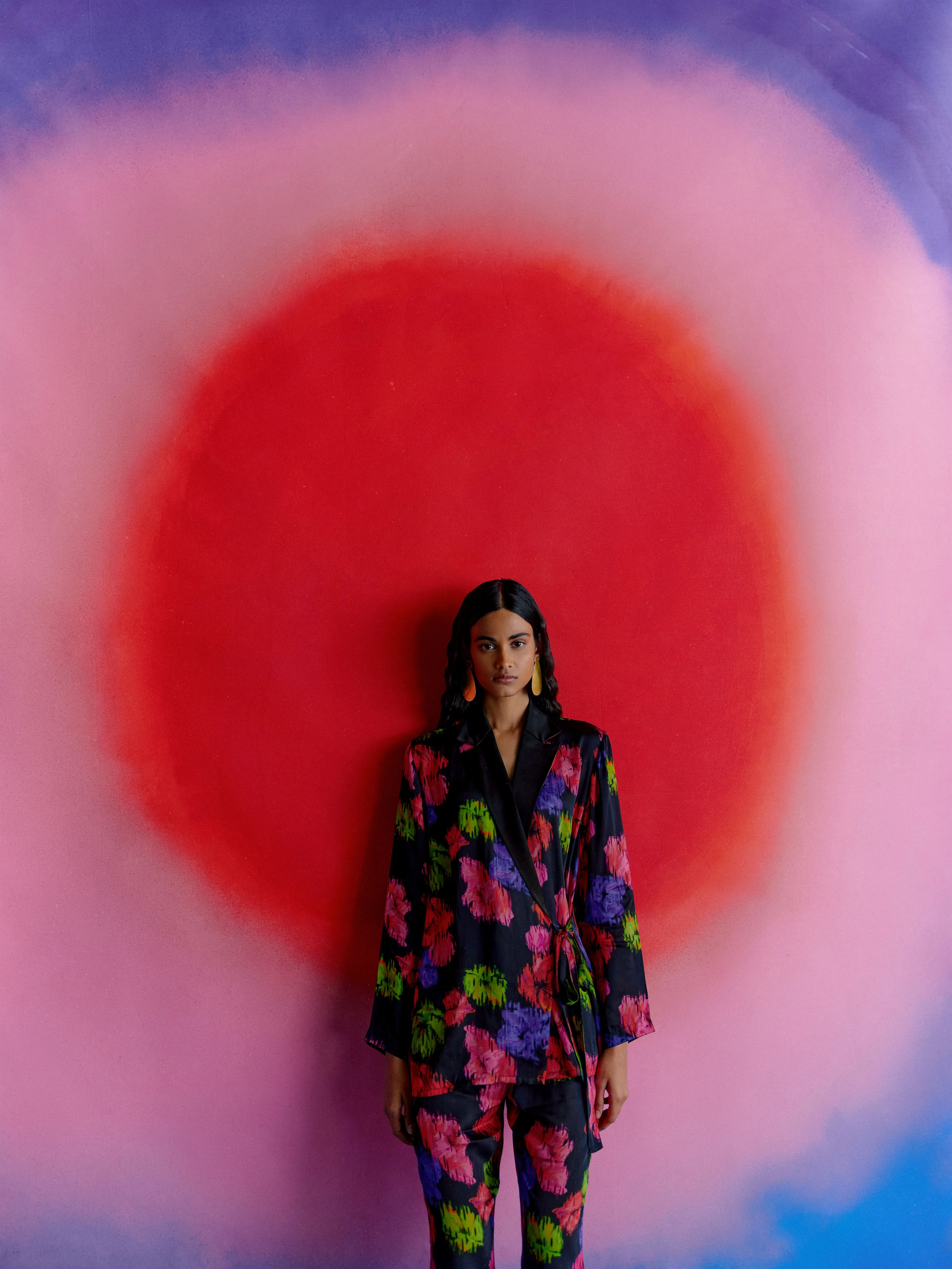 Studio Rigu   I   Womenswear, Western Kalora Blazer Shirt   Trouser Black Base With Big Flower In Red/Pink/Blue / Srdd003