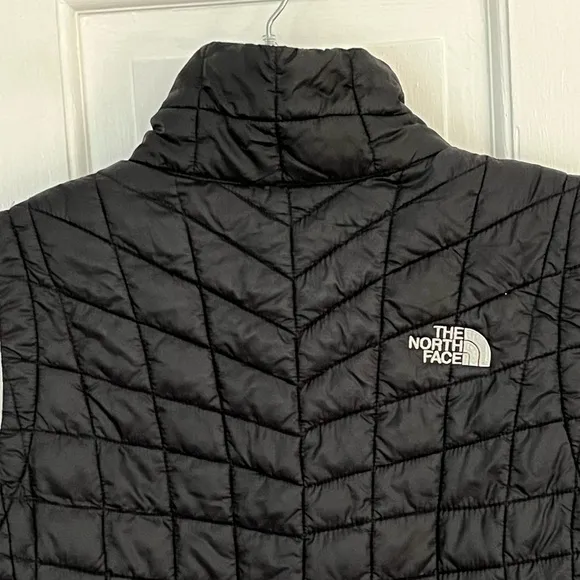 The North Face Thermoball Quilted Vest Black Womens Size Small Lightweigt