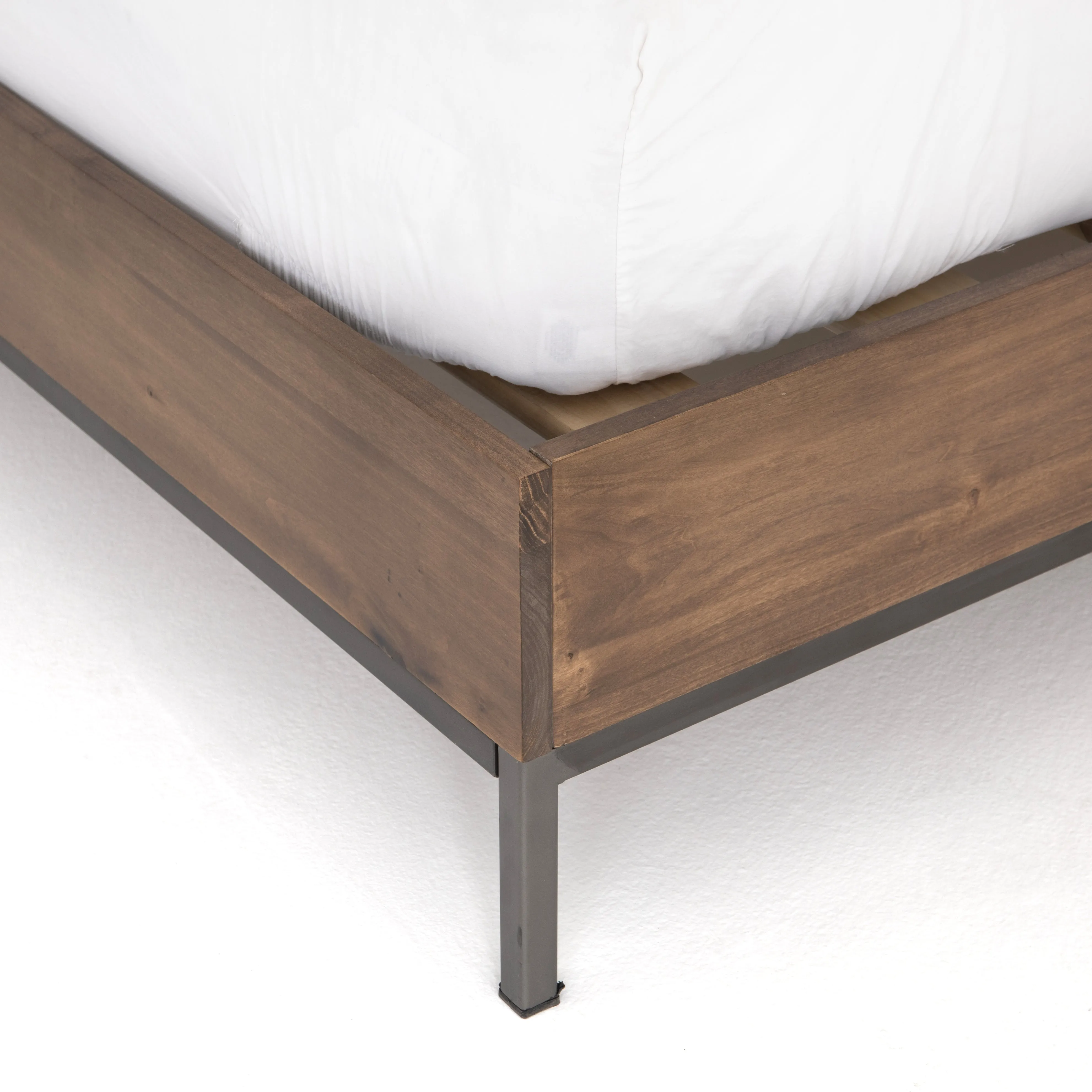 Trey Bed - Auburn Poplar
