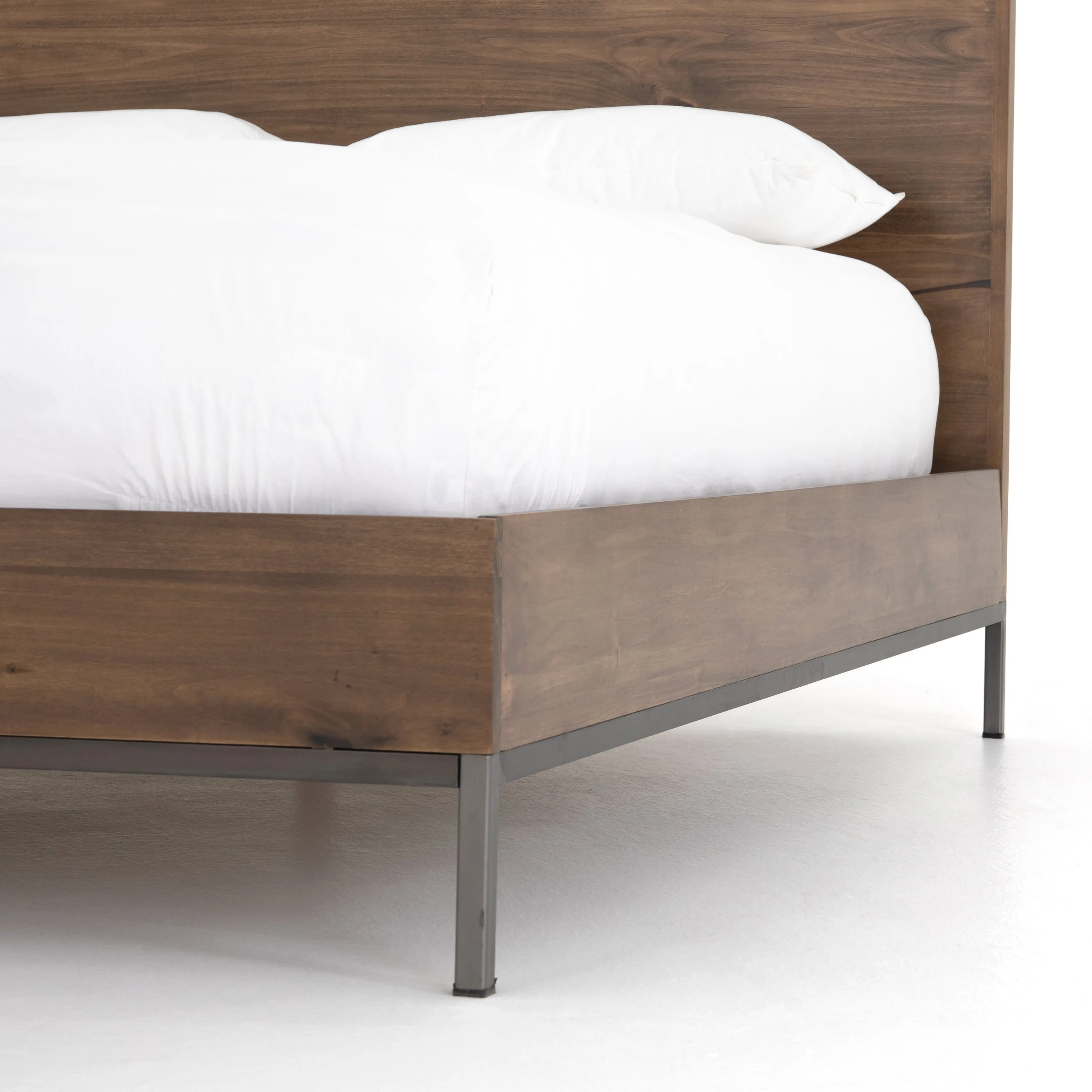 Trey Bed - Auburn Poplar