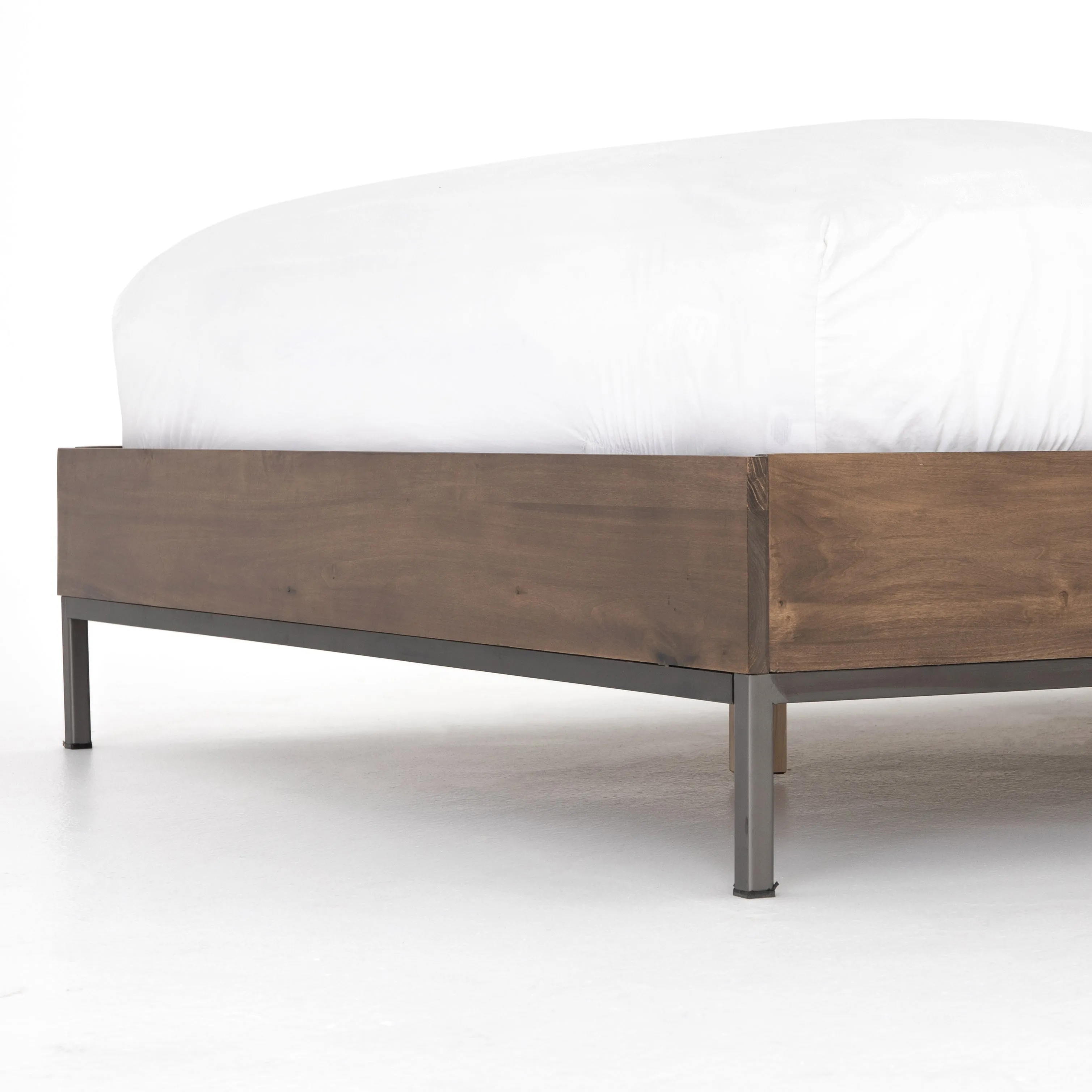 Trey Bed - Auburn Poplar
