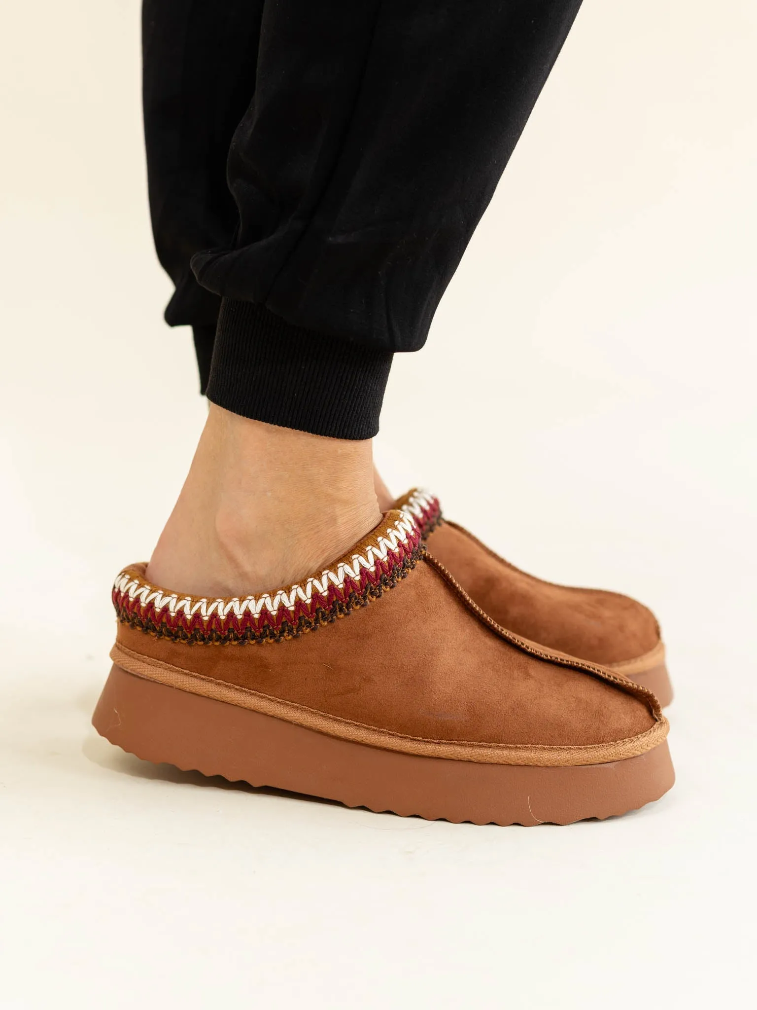YNDIGO Faux Suede Platform