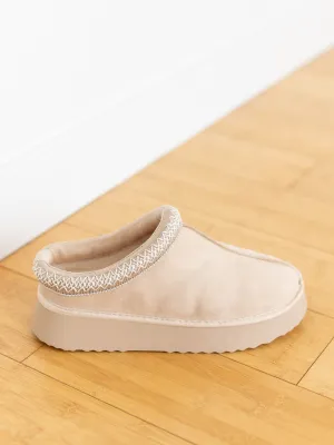 YNDIGO Faux Suede Platform