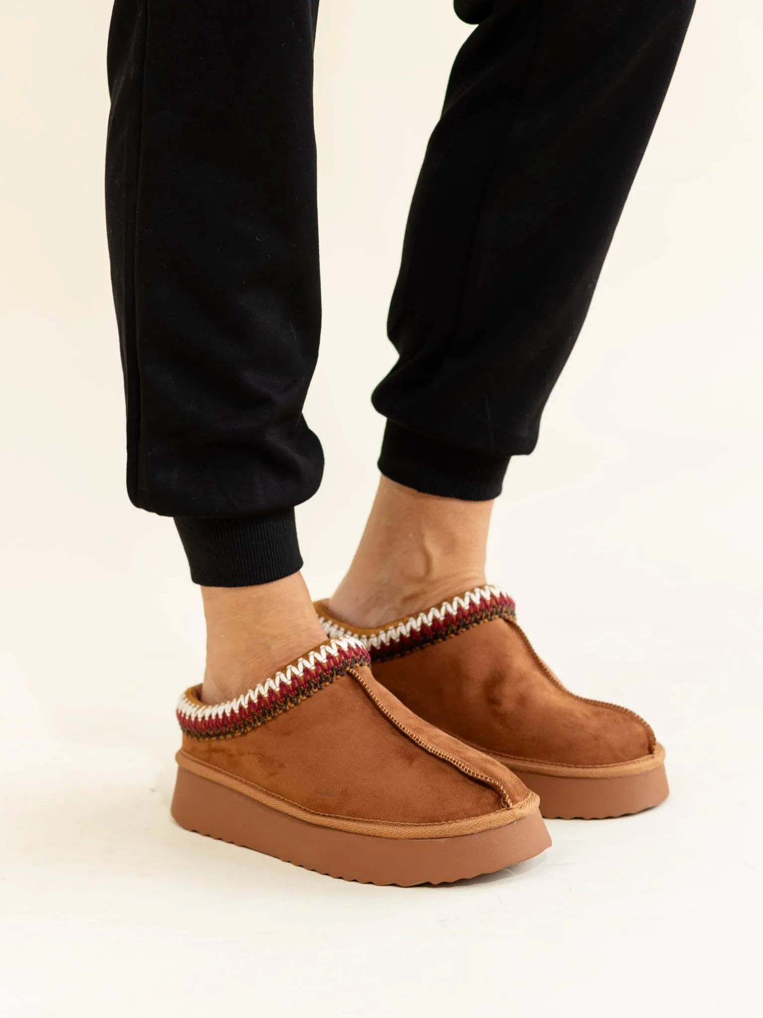 YNDIGO Faux Suede Platform